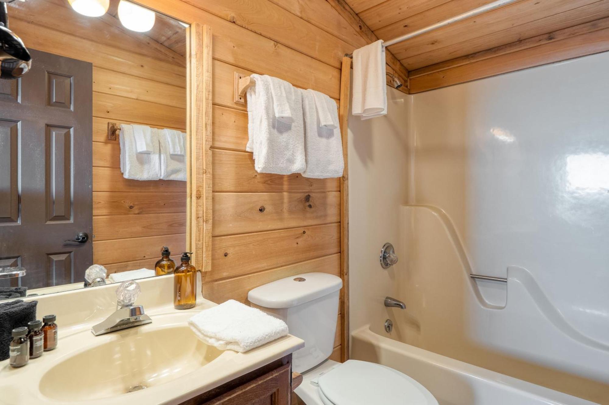 Fontana By Avantstay Gorgeous Mountain Cabin W Views Hot Tub Game Room Гатлінбург Екстер'єр фото